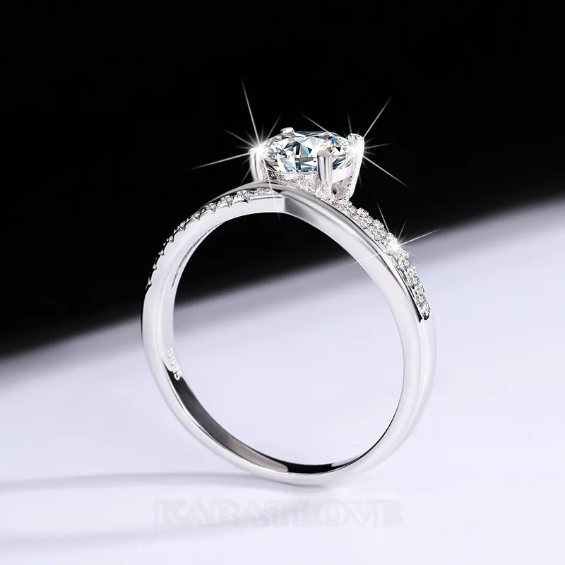 Bague de fiançailles classique en argent sterling 925 et diamant de moissanite de taille ronde