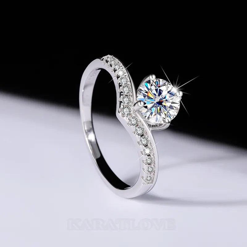 Bague de fiançailles classique en argent sterling 925 et diamant de moissanite de taille ronde