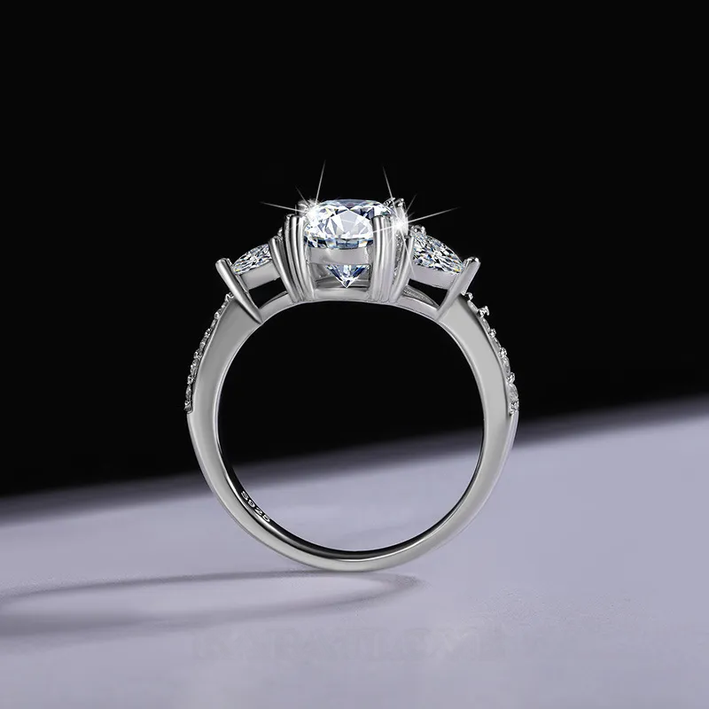 Bague de fiançailles 3 pierres en argent sterling 925 et diamant moissanite ovale