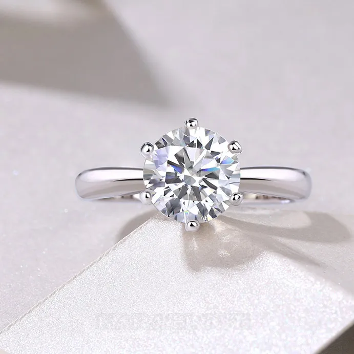 Bague de fiançailles solitaire en argent sterling 925 et diamant moissanite de taille ronde