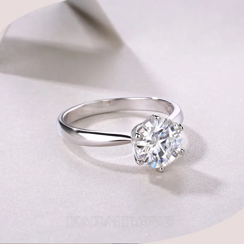 Bague de fiançailles solitaire en argent sterling 925 et diamant moissanite de taille ronde