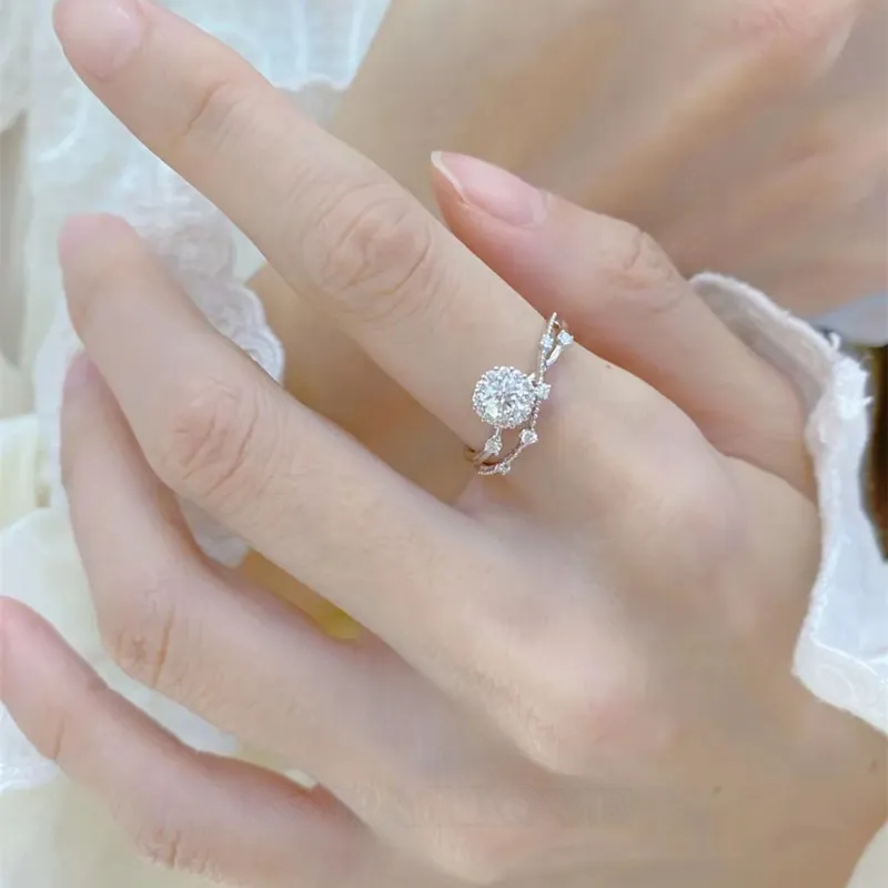 Bague de fiançailles halo en argent sterling 925 avec moissanite ronde et diamant blanc