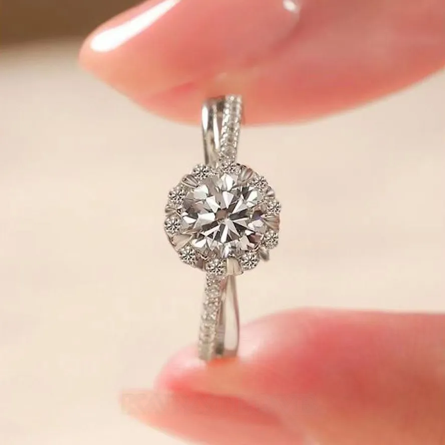 Bague de fiançailles halo en argent sterling 925 avec diamant moissanite de taille ronde