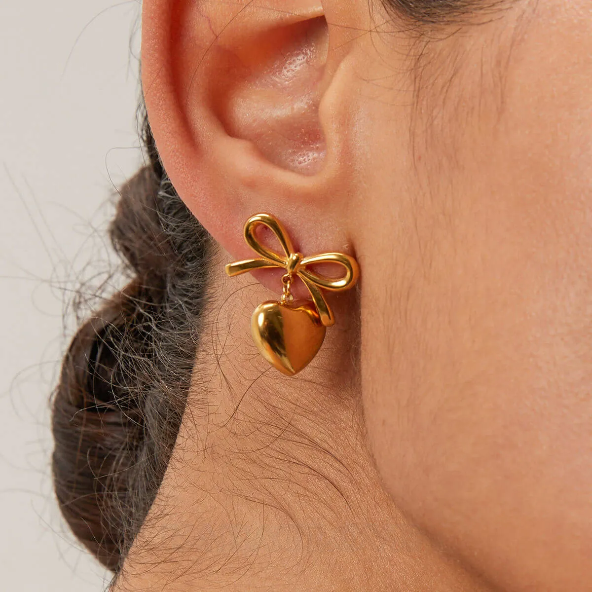 Boucles d'oreilles ruban en forme de cœur plaqué or 18k