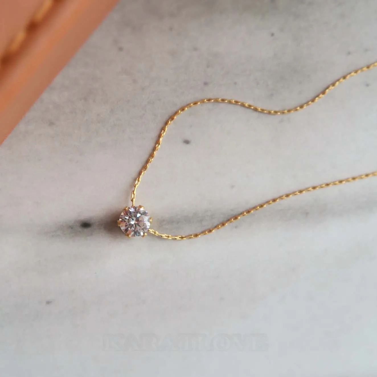 Collier de diamants ronds en titane blanc et or jaune 17