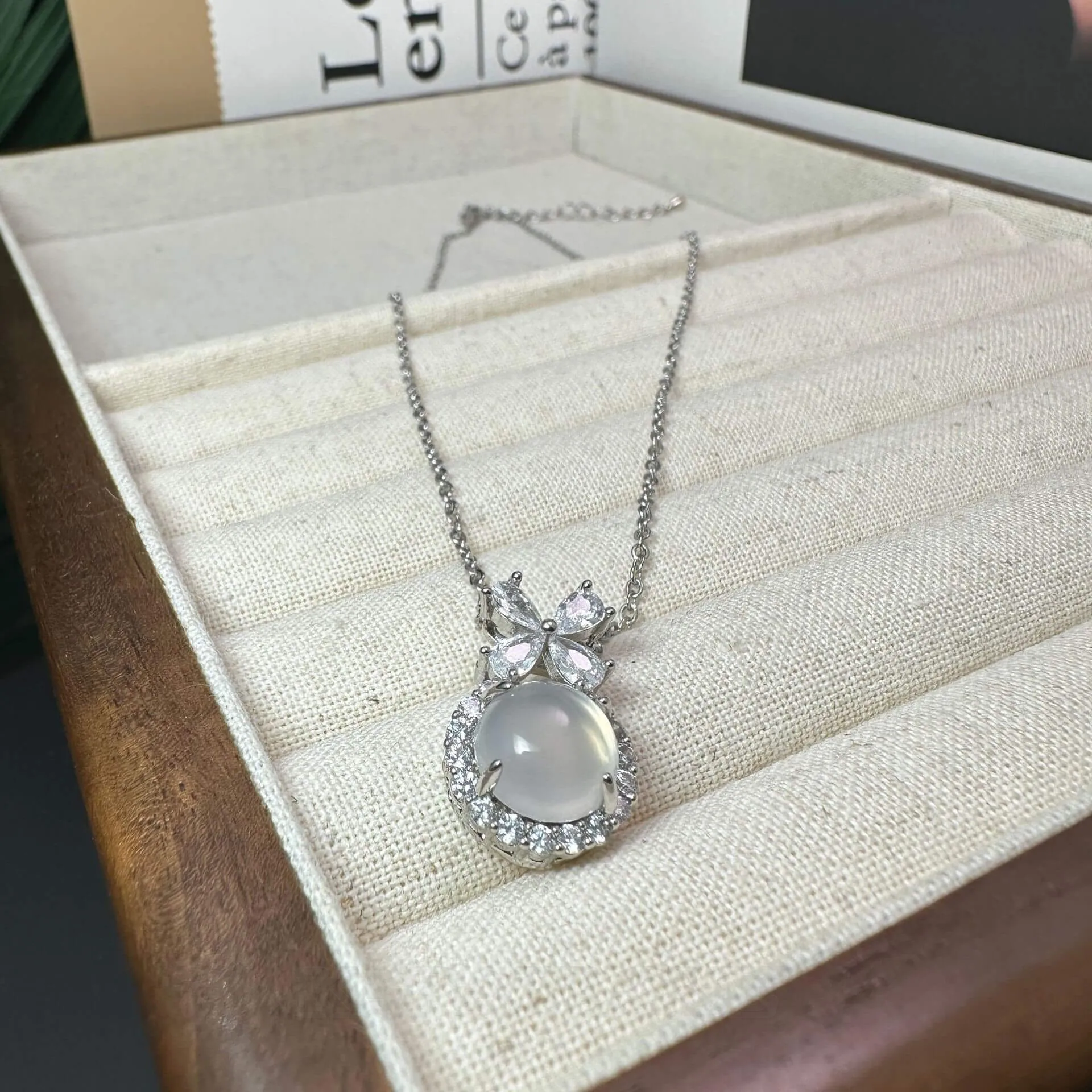 Collier de quartz de cristal rond de 16 pouces