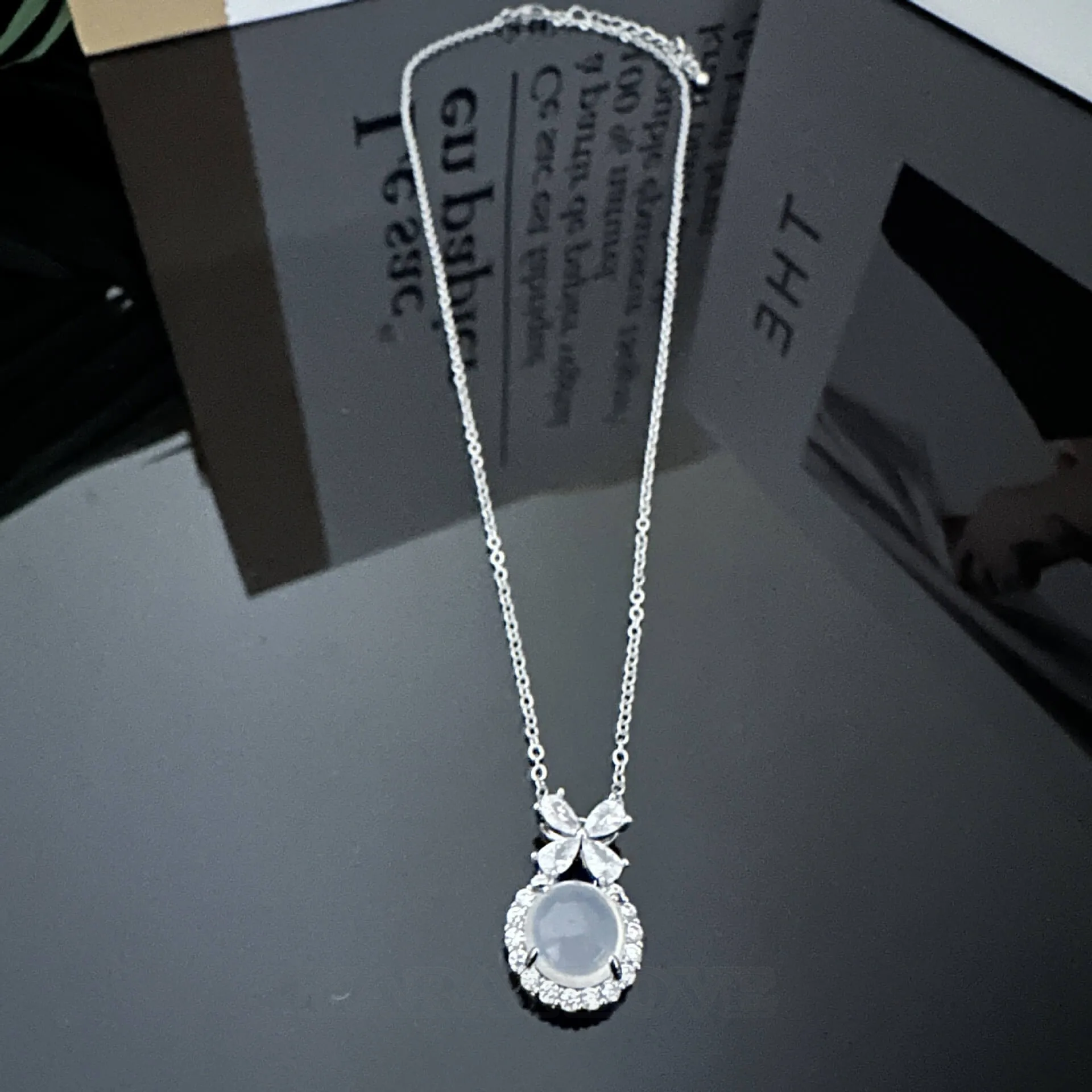 Collier de quartz de cristal rond de 16 pouces