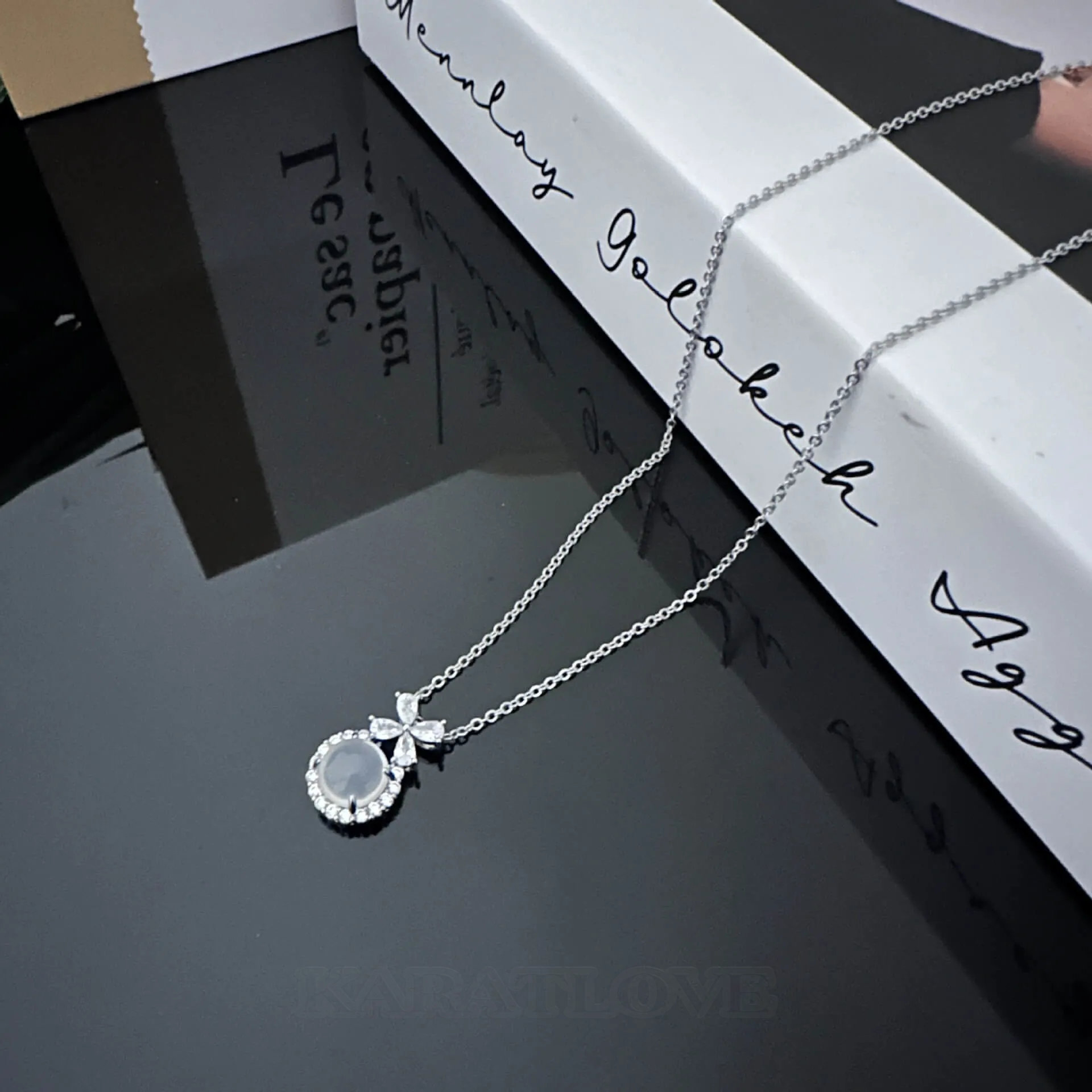 Collier de quartz de cristal rond de 16 pouces