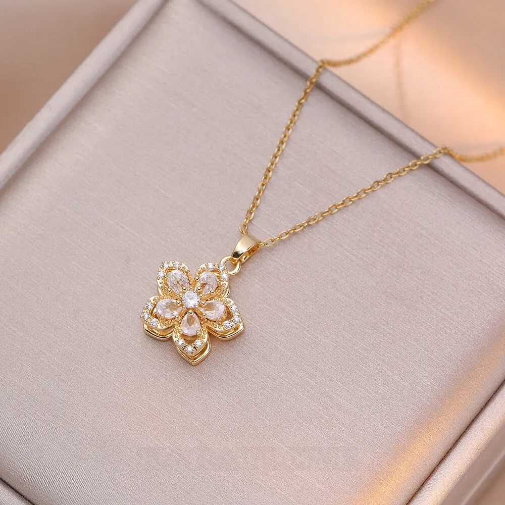 Collier à pendentifs en plaqué or 14k avec motif de fleur tourbillonnante