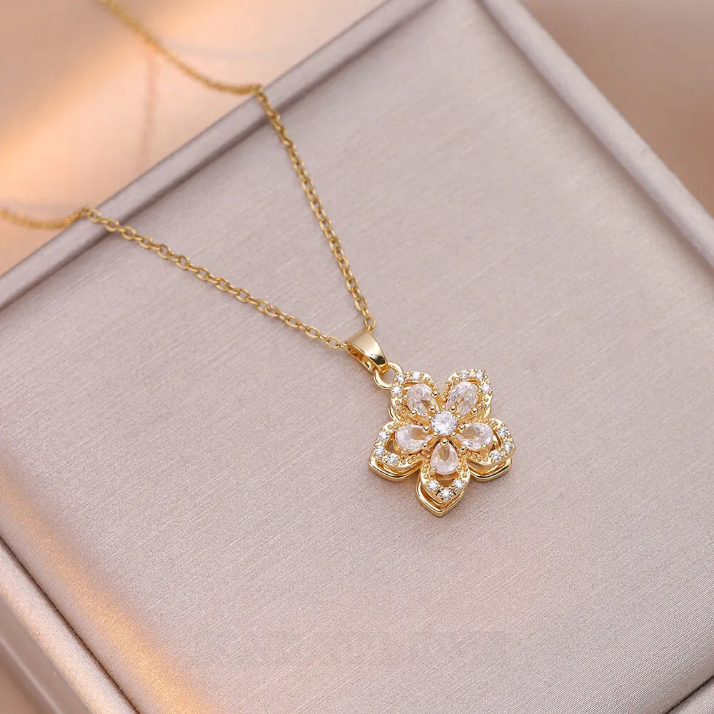 Collier à pendentifs en plaqué or 14k avec motif de fleur tourbillonnante