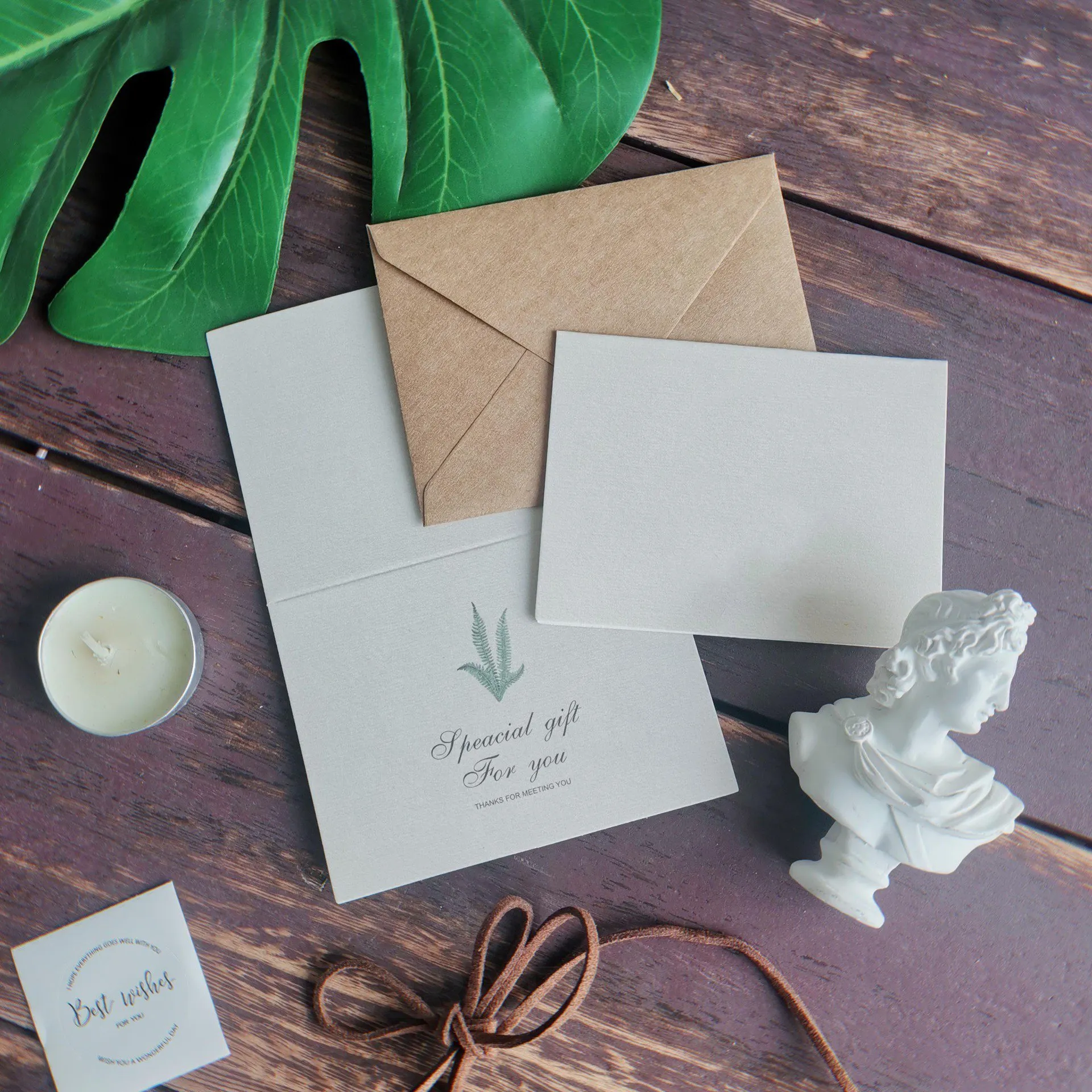 Carte de vœux pour le festival "special gift for you" (cadeau spécial pour vous)