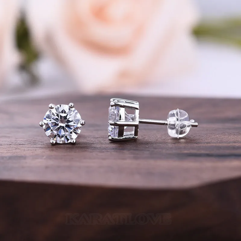 Clous d'oreilles en argent 925 avec diamant blanc taillé en rond