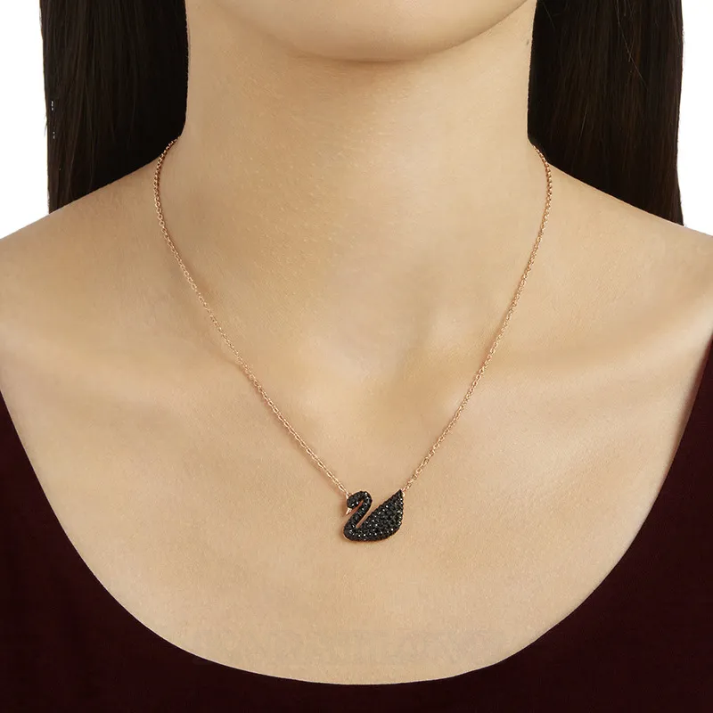 Collier cygne noir en or rose en argent sterling