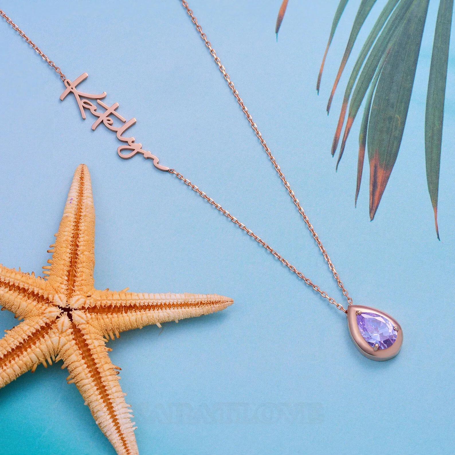 Collier personnalisé en forme de poire, fait à la main, avec un nom de pierre de naissance