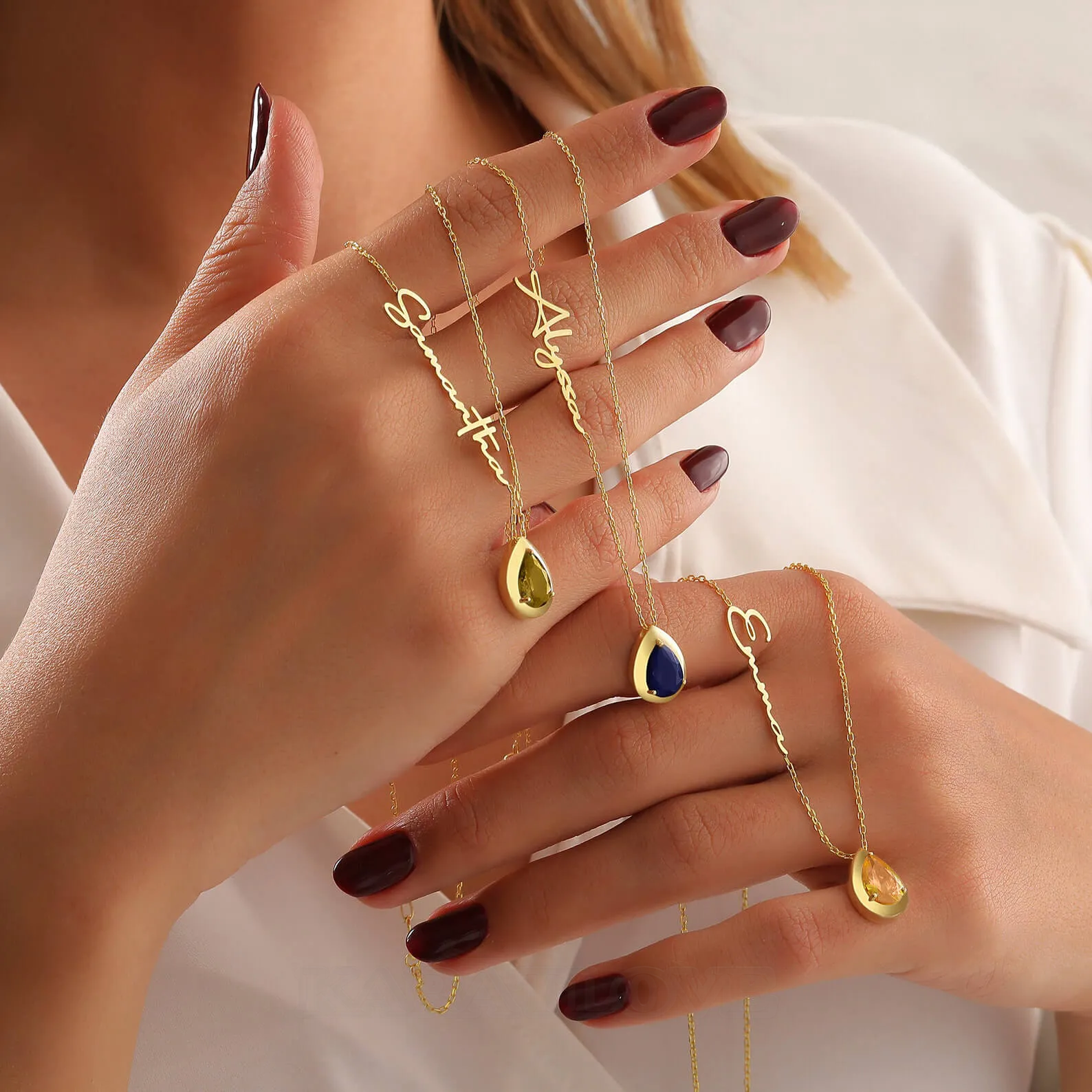 Collier personnalisé en forme de poire, fait à la main, avec un nom de pierre de naissance