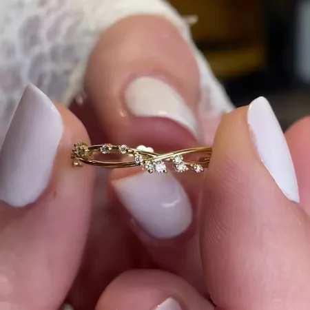 Bague empilable minimaliste en argent sterling 925 et or jaune avec diamant blanc de taille ronde