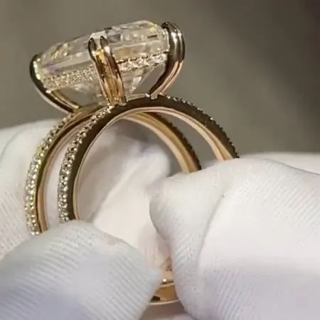 Bague de fiançailles avec...