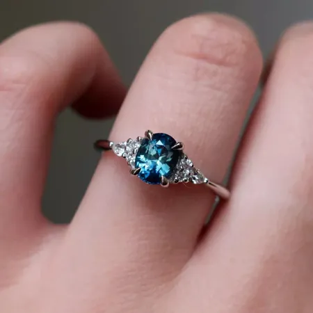 Bague de fiançailles classique en argent 925 saphir bleu à taille ovale