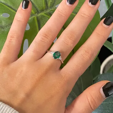 Bague de fiançailles minimaliste à 3 pierres en argent sterling 925 et vert émeraude de taille ovale