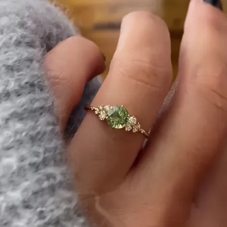 Bague de fiançailles classique en argent sterling et or jaune 925 avec péridot de taille ronde et de couleur verte