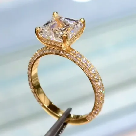 Bague de fiançailles...