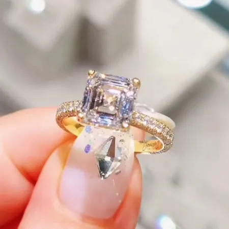 Bague de fiançailles...