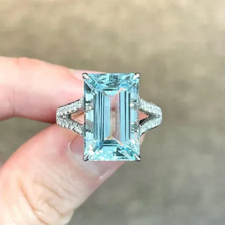 Bague de fiançailles classique en argent sterling avec aigue-marine taille émeraude