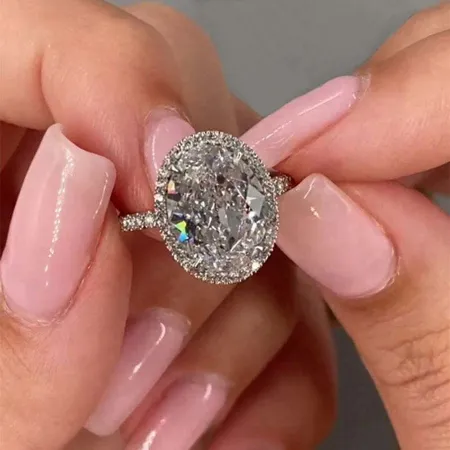 Bague de fiançailles à halo...