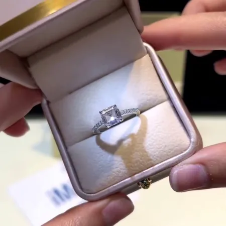 Bague de fiançailles classique en argent sterling blanc avec diamant de taille asscher