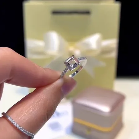 Bague de fiançailles...