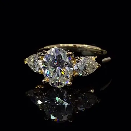 Bague de fiançailles 3 pierres en argent jaune blanc et diamant ovale