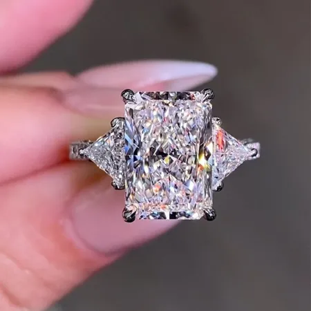 Bague de fiançailles à 3 pierres en argent sterling blanc et diamant radiant