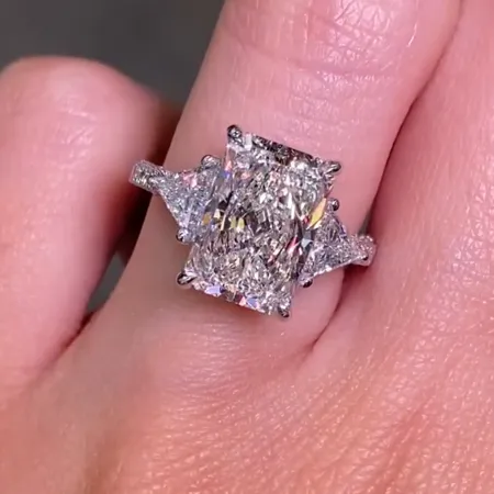 Bague de fiançailles à 3...