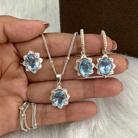 Parure classique en argent...