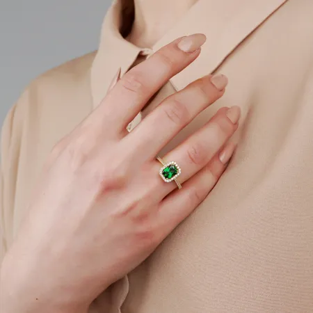 Émeraude verte à taille...