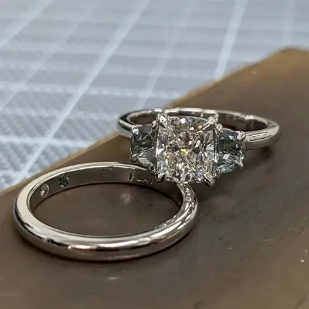 Bague 3 pierres en argent...