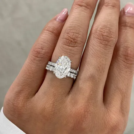 Bague de fiançailles à...