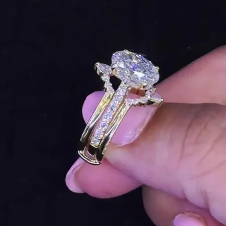 Anneau de mariage en argent sterling serti d'un diamant ovale en or jaune blanc
