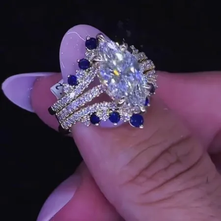 Alliance de mariage en argent sterling sertie de diamants taillés en marquise, saphir blanc, bleu, or jaune