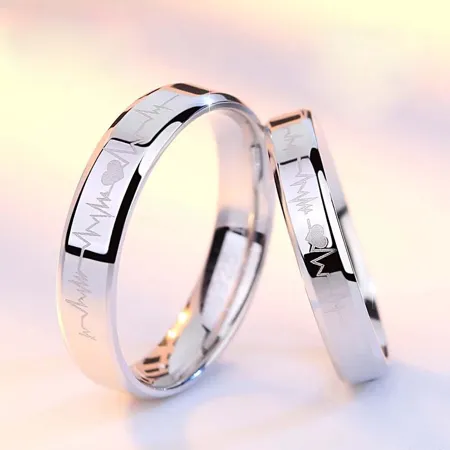 Bagues de couple en argent sterling avec battement de coeur