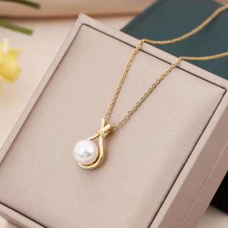 Collier en acier titane...