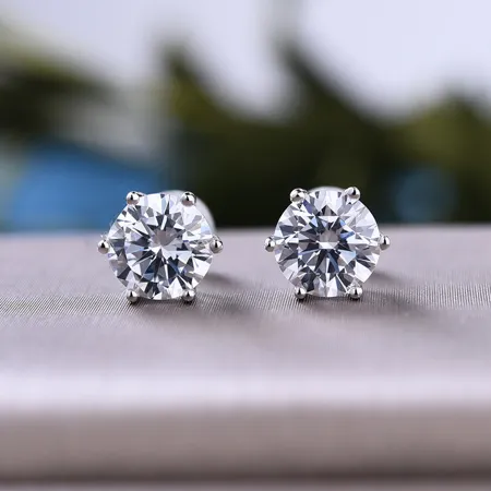 Clous d'oreilles en argent...
