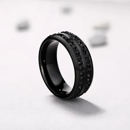 Bague pour homme en titane...