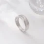 Alliance en argent sterling blanc avec diamant taille ronde