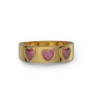 Bague de promesse en argent sterling et or jaune sertie de rubis rouge taillé en trois cœurs