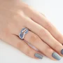 Bague de promesse en argent sterling et saphir bleu taille ronde