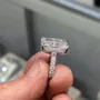 Bague de fiançailles en argent 925 sertie d'un diamant radiant blanc à halo caché