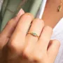 Bague de fiançailles minimaliste empilable à 3 pierres en argent sterling et or jaune 925, taille princesse, vert émeraude