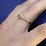 Bague de fiançailles minimaliste empilable en argent sterling 925 et or jaune, taille princesse, vert émeraude