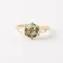 Bague de fiançailles 3 pierres en argent sterling et or jaune 925 à péridot taillé en hexagone vert
